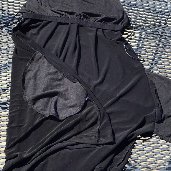 NWOT Nicole Miller Black  Halter Dress Size Medium - Picture 13 of 15